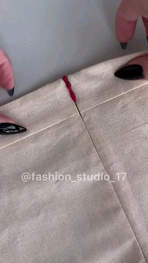 Tips Menjahit, Detail Couture, Projek Menjahit, Dress Sewing Tutorials, Sewing Machine Basics, Sewing Easy Diy, Diy Embroidery Designs, Sewing Tutorials Clothes, Sewing Crafts Tutorials