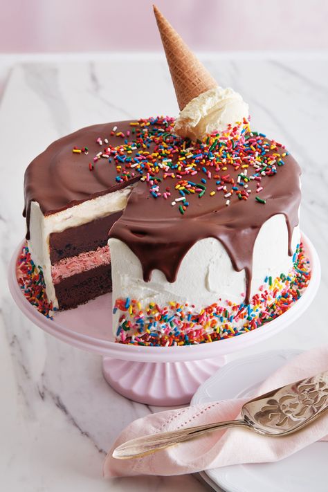 Neapolitan Ice Cream Cake, Hemgjord Glass, Old Fashioned Ice Cream, Birthday Room, Neapolitan Ice Cream, Cream Cake Recipe, Brownie Ice Cream, Ice Cream Cake Recipe, Ice Cream Cakes