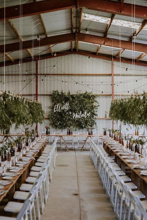 Shed Wedding, Foliage Wall, Barn Wedding Reception, Country Barn Weddings, Long Tables, Barn Wedding Decorations, Rustic Wedding Decorations, Diy Barn, Warehouse Wedding