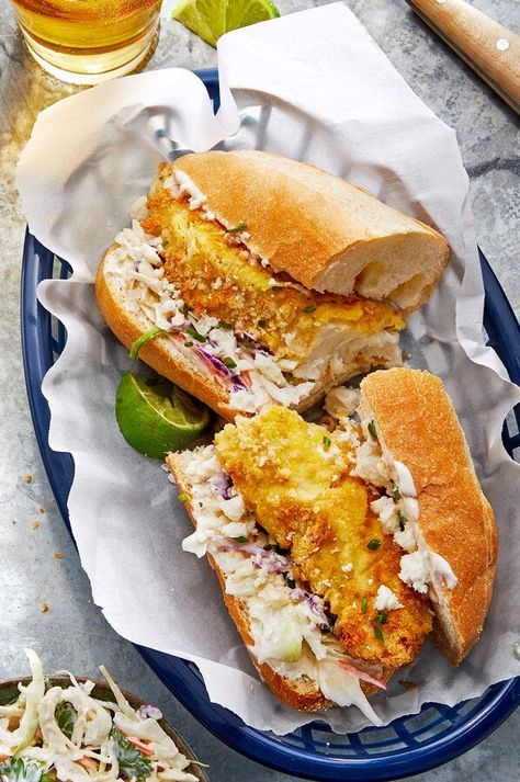 Air Fryer Cod Recipe, Chipotle Slaw, Fried Fish Sandwich, Recept Sandwiches, Breaded Cod, Fish Sandwich Recipes, Fish Sandwiches, Crispy Fish, Air Fryer Fish