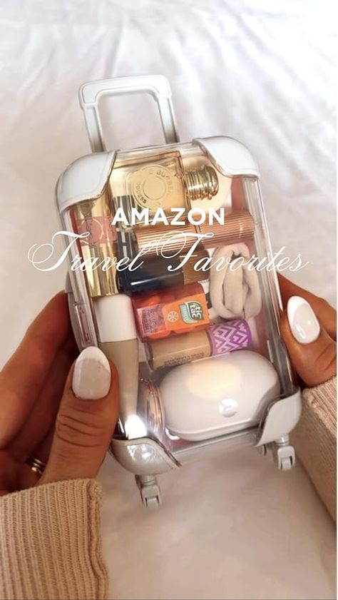 Makeup Packing List Travel, Travel Makeup Bag Essentials, Whats In My Makeup Bag, Tiny Items, What's In My Purse, Aura Reading, Makeup Bag Essentials, Travel Bag Essentials, Travel Cases