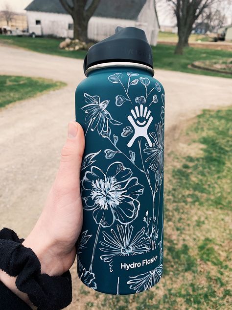 Custom painted teal Hydroflask matte finish White flowers, white floral freehand design Hydro Painting, Flask Art, Custom Hydro Flask, Water Bottle Art, Hydro Flask Bottle, Customised Water Bottles, Flask Design, Trendy Water Bottles, Teal Paint