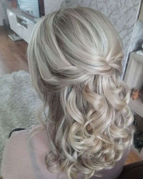 Wedding Nails For Bride Not White, Jennifer Aniston Formal Hair, Formal Hairstyles Mother Of The Bride, Hair Dos Half Up Half Down, Hair Half Up Half Down Mid Length, Half Updo For Mother Of The Bride, Mother Of The Bride Hairstyles For Layered Hair, Mothers Of The Bride Hairstyles, Half Up Half Down Wedding Hair For Short Hair