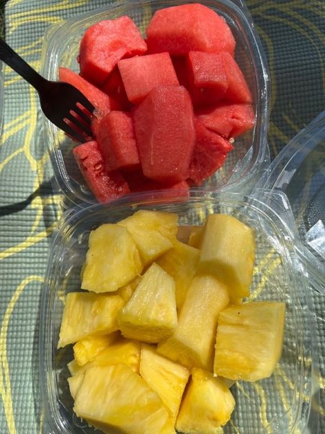 Pineapple Watermelon, Healthy Lunch Snacks, Soul Food Dinner, Healthy Food Inspiration, Food Motivation, Junk Food Snacks, Makanan Diet, Food Babe, Food Therapy