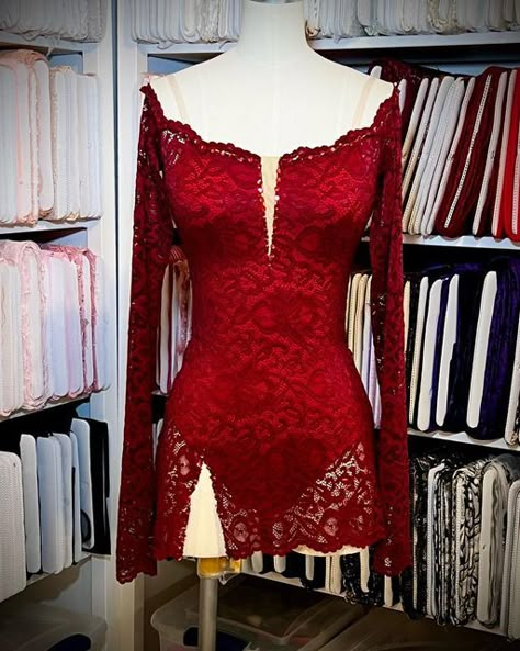 Dracula Dance Costume, Red Ballet Costume, Red Ballet Outfit, Figure Skating Costumes Dresses, Carmen Ballet, Lace Dance Costumes, Dance Convention Outfits, Dress Dance Costumes, Red Dance Costumes