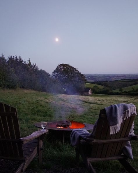 [Ad] “In order to understand the world, one has to turn away from it on occasion.” ~ Albert Camus Our camera roll from an off-grid escape with @restandwild.co in the stunning Exmoor National Park. We find its good for the soul to run away to the countryside every now and again and this trip was the perfect way to soak up the last days of Summer before autumn sets in If you’re craving a similar escape @restandwild.co have kindly shared a discount code for £50 off bookings, just save this -> ... I Know What You Did Last Summer Aesthetic, Exmoor National Park, House In The Forest Aesthetic, One Day Aesthetic, Mountain House Aesthetic, Cozy Vibes Aesthetic, Living In The Woods, Soul Aesthetic, Forest Living