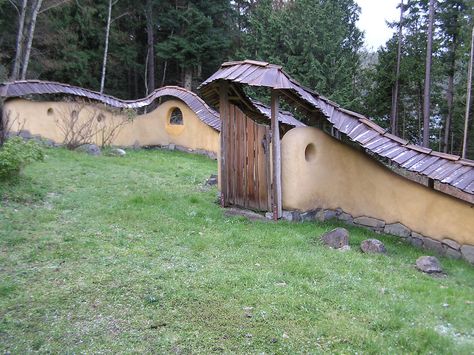 Cob Wall Garden, Adobe Fence Wall, Cob Garden Wall, Storybook Village, Earthen House, Village Family, Cob Home, Home Gardening Ideas, Passive Solar Homes