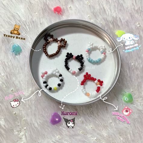 Aesthetic Rings Beads, Sanrio Beaded Rings, Sanrio Beaded Jewelry, Kuromi Ring Beads Tutorial, Sanrio Rings Beads, Cat Bead Ring, Kuromi Ring Beads, Diy Beads Ring, Diy Cincin Manik