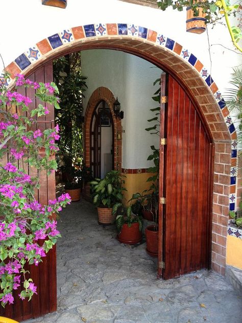 tiled archway Tiled Archway Kitchen, Tiled Door, Tile Archway, Tiled Archway, Mexican Houses Interior, Mexican Home Exterior, Mexican House Exterior, Archway Design, Archways In Homes