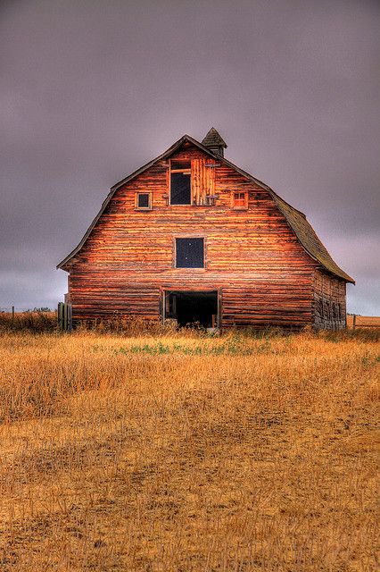 great looking barn Out Houses, Barn Photography, Barn Pictures, Country Barn, Country Barns, Barns Sheds, Barn Painting, Country Scenes, Old Farm Houses