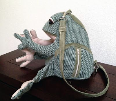 Minus Minions Frog Purse, Animal Bags, Animal Bag, Plush Backpack, Diy Handbag, Unique Purses, Back Bag, Purse Patterns, Bag Ideas