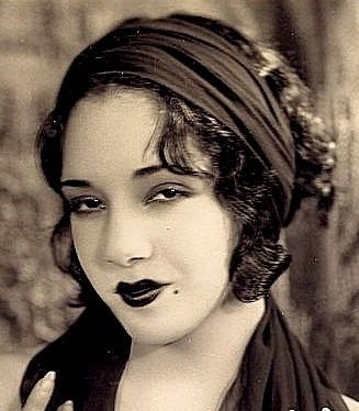 1920 Hairstyles, 1920s Long Hair, Cropped Bob, 1920s Womens Hairstyles, Hairstyles 1920s, 1920s Hairstyles, 20s Hair, Mexican Hairstyles, Casual Updo