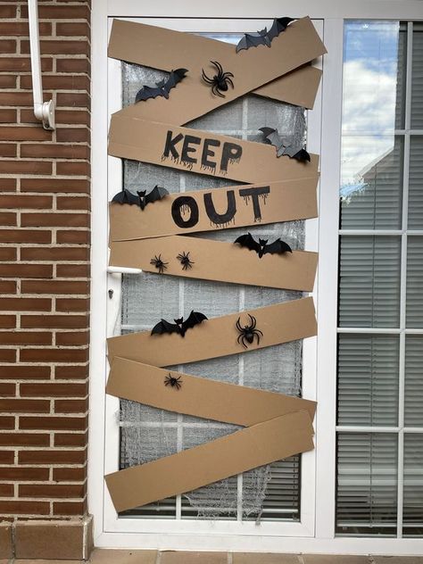 30+ Easy DIY Indoor Halloween Decorations Which Are Spooky And So Much Easy To Do - RecipeMagik Homemade Spiders For Halloween, Office Door Halloween Decorations Ideas, Halloween Decor Cheap Diy, Halloween Clinic Decorations, Spooky Hallway Ideas, Haunted House Theme Decor, Card Board Halloween Decorations, Office Decor Halloween, Halloween Party Wall Decor