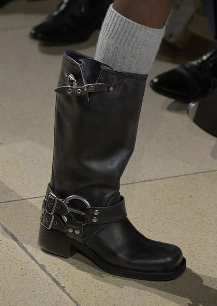 Boots And Socks, Biker Boots Outfit, Motorcycle Boots Outfit, Leather Motorcycle Boots, Harness Boots, Cooler Look, Stylish Outfit, Swag Shoes, Mode Inspo