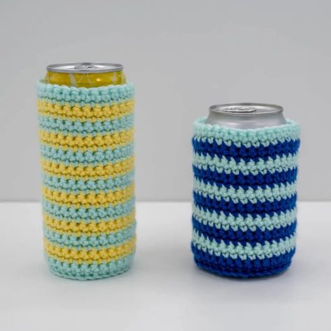 Make some amazing striped crochet can cozies using this easy pattern. Pick your favorite colors and use them over your cold beverage served in soda cans. This easy crochet pattern comes in 2 sizes, for both tall and regular cans. Crochet White Claw Koozie, Easy Crochet Coozie, Easy Crochet Can Cozy Pattern, Crochet Soda Can Cozy Patterns, Crochet Can Coozie Pattern, Crochet Can Holder, Slim Can Koozie Crochet Pattern Free, Can Coozie Crochet Free Pattern, Crochet Beer Cozy Free Pattern