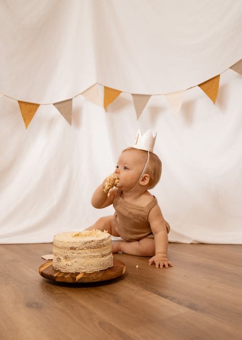 Lifestyle Cake Smash, Baby Boy Smash Cake Photoshoot, Baby Boy Smash Cake, Diy Cake Smash Photoshoot, Cake Ideas For 1st Birthday, Baptism Photoshoot, Boy Smash Cake, Diy Smash Cake, Ideas For 1st Birthday