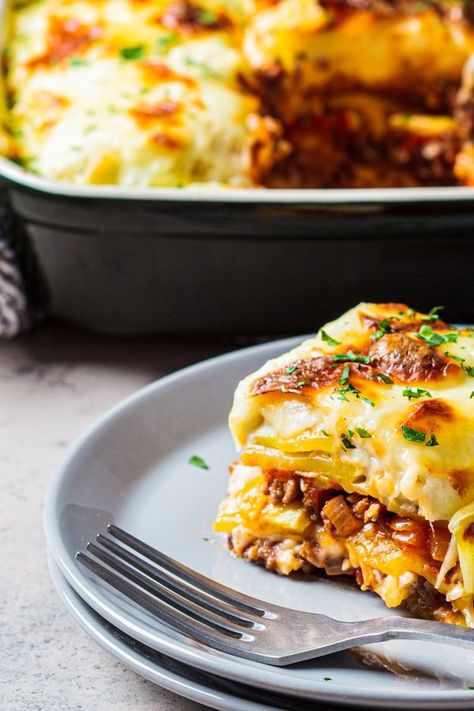 Rezept: Superschnelles Moussaka Healthy Lasagne Recipes, Lasange Recipe, Moussaka Recept, Bechamel Recipe, Bechamel Sauce Recipe, Beef Lasagne, Lasagne Pasta, Lasagna Bolognese, Resep Pasta