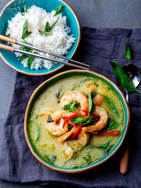 Thai Green Curry With Prawns Recipe 786x1024 Shrimp Green Curry, Appetizers Videos, Slimmers World Recipes, Thai Green Curry Paste, Prawns Recipe, Gut Recipes, Raw Prawns, Thai Shrimp, Cooking Jasmine Rice