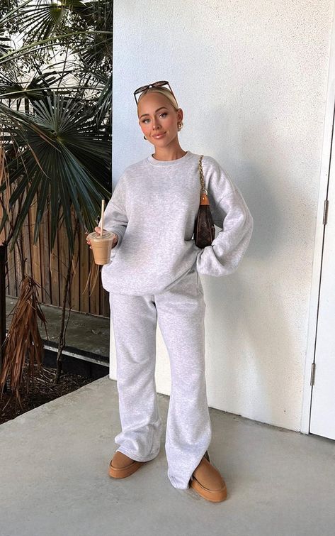 Neutral Loungewear Aesthetic, Lazy Cozy Outfits, Comfy Study Outfit, Comfy Oufits, Comfy But Cute Outfits, Grey Sweat Set, Flared Legging Outfit, Study Fits, Sweat Set Outfits