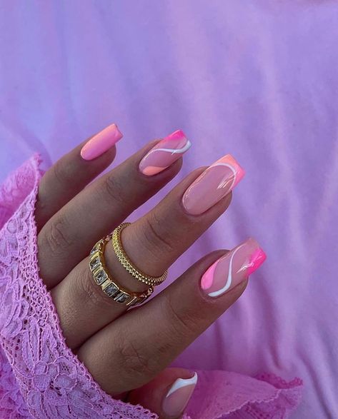 20 Simple Summer Nail Designs to Inspire You Short Nails For Cruise, Spring Formal Nails, Cruising Nails, Nails 2023 Trends Pink, Summer Holiday Nails, Biab Nails, Holiday Acrylic Nails, Unghie Sfumate, Summer Gel Nails