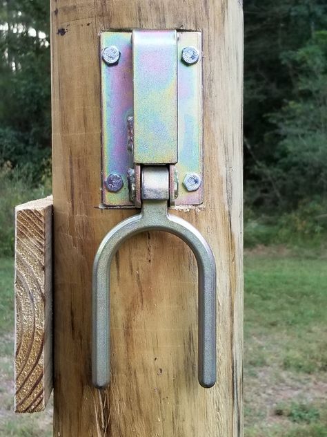 How It Works - Best Gate Latch Cattle Gate Latch Ideas, Horse Shoe Gate Latch Ideas, Farm Gate Latch Ideas Diy, Gate Latches Hardware, Gate Latches Ideas, Gate Latch Ideas Diy, Double Gate Latch Ideas, Diy Gate Latch, Farm Gate Ideas