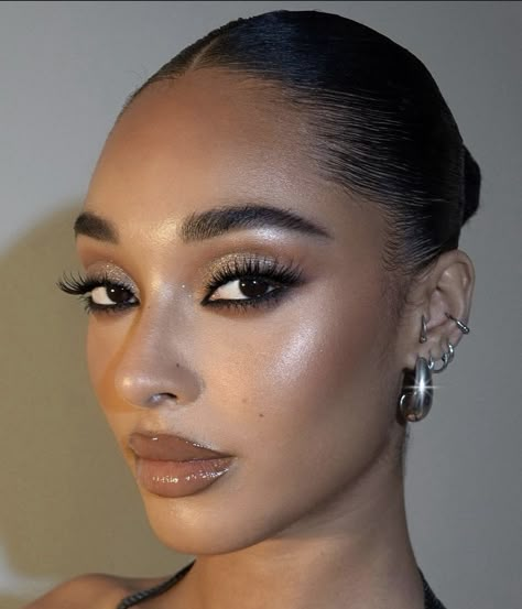 Met Gala Makeup Ideas, Brown Eyes Gold Makeup, Prom Makeup Champagne, Formal Makeup Smokey Eye, Indian Makeup Aesthetic, Dark Glam Makeup Looks, Snatched Makeup Looks, Hung Vanngo Makeup, Black Waterline Makeup