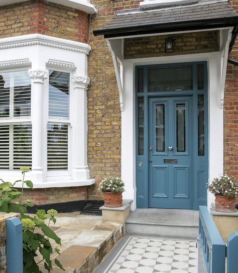 Step inside this Edwardian terraced house, with wonderful lighting and flow Edwardian Terrace House, Edwardian Terrace, Victorian Front Garden, Front Door Colours, Terrace House Exterior, 25 Beautiful Homes, Victorian Front Doors, Front Door Steps, Door Colour