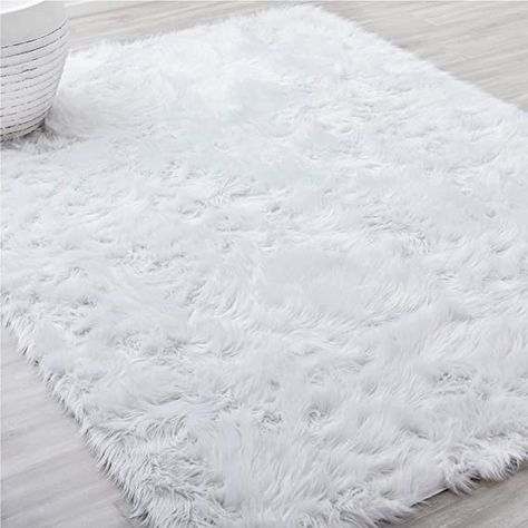 White Rug Aesthetic, White Fluffy Rugs Bedroom, White Rugs, Giant White Rug, Aesthetic Rugs Bedroom, Fluffly White Rug, White Fuzzy Rug Nursery, White Fluffy Rug Background, Diamond Bedroom