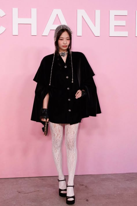 Jennie Chanel Outfit, Jennie Kim Chanel, Chanel Photoshoot, Photoshoot Music, Chanel Jennie, Aesthetic Pretty Girl, Asian Icon, Music Dress, Trend Aesthetic