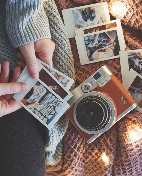 Fotocamere Vintage, Photo Polaroid, Polaroid Camera, Polaroid Pictures, Polaroid Photos, Foto Poses, Tumblr Photography, Photo Vintage, Photography Inspo