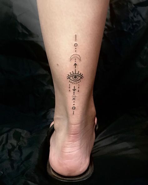 Rae Atwood on Instagram: “A third eye and geometric ornament for Jade. I LOVE this placement!    . . . #charlottetattooers #nctattooers #ladytattooer #tattoo…” Third Eye Tattoos For Women, Lotus Eye Tattoo, Intuition Eye Tattoo, 3rd Eye Tattoo, Cool Little Tattoos, Elephant Tattoo Ideas, Third Eye Tattoos, Watercolour Tattoos, Karma Tattoo