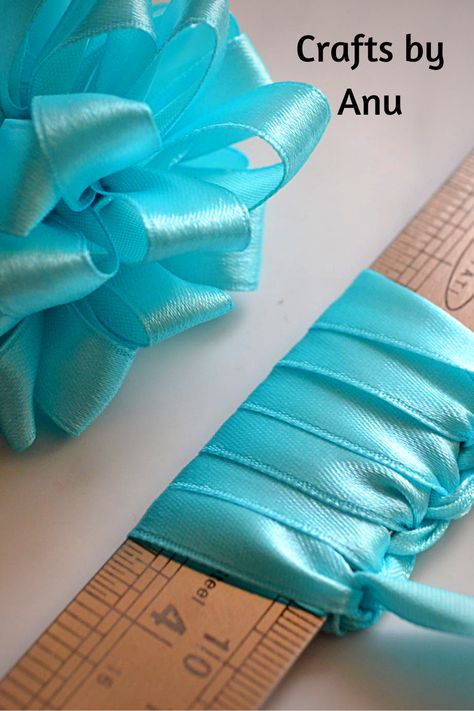 Diy Rosettes Fabric, Corsage Bows How To Make, Easy Ribbon Crafts, Cone Christmas Decorations, Diy Crafts Desk, Ribbon Bow Tutorial, Christmas Ribbon Crafts, Pine Cone Christmas Decorations, Satin Ribbon Flower