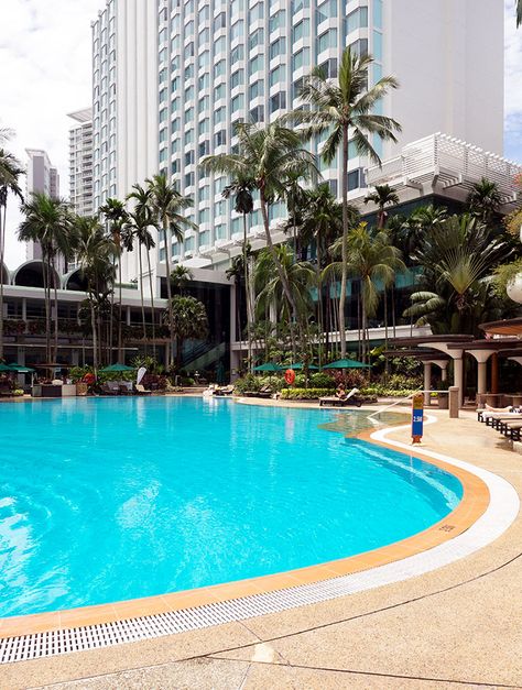 Hotel Swimming Pool Outdoor, Pool Hotel, Hotel Swimming Pool, Singapore Hotels, Big Pools, Big Bucket, Shangri La Hotel, Hotel Pool, Modern Hotel