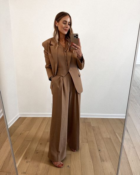 Camel Blazer Outfits Women, Black Blazer Casual, Camel Blazer Outfit, Nude Strappy Sandals, Navy Blazer Outfits, Beige Blazer Outfit, White Blazer Outfits, Camel Outfit, Blazer Outfit Ideas