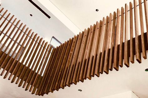 Feature Balustrades - An Architectural Trend - Abodo Wood Balastraid Ideas, Wood Slat Railing, Wooden Balustrade, Diy Balustrade, Balustrade Ideas, Wood Balcony, Balustrade Design, Handrail Design, Balcony Railing Design