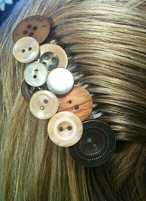 Button Hair Accessories, Button Projects, Button Creations, Button Headband, Button Ideas, Button Craft, Hair Clips Diy, Hair Adornments, Diy Buttons