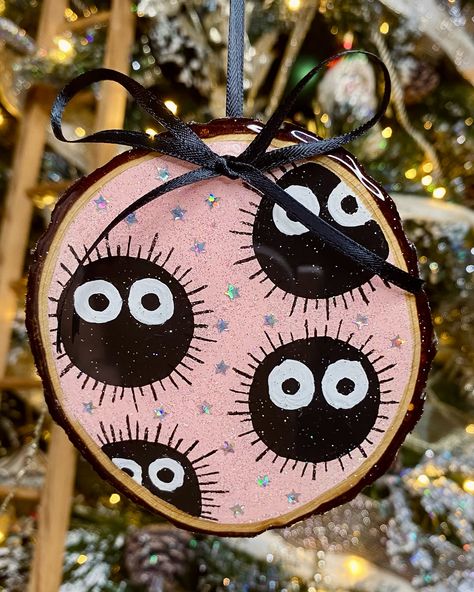 A closer look at a few of the hand-painted ornaments 🎄 ✨ #painted #ornament #ornaments #christmasdecor #christmasornaments #holiday #happyholidays #merrychristmas #ghostofchristmaspast #ghostofchristmaspresent #ghostofchristmasfuture #ghostart #ghostpainting #gothmas #creepmas #spookychristmas #handmade #woodsliceornament #handmadeornaments #gothmastree Circular Wood Painting, Diy Ornaments Painting, Wooden Round Ornaments, Diy Painted Christmas Ornaments, Wood Circle Painting, Painted Ornament Ideas, Disk Art, Random Diys, Wood Slice Painting