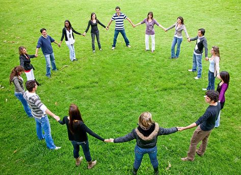 Group Games For Kids, Circle Game, Leo Buscaglia, Big Friends, Big Group, Kids Groups, Camping Games, Happy Friends, Group Games