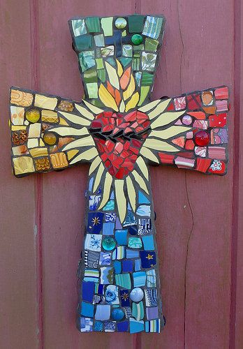 Heart Mosaic, Mosaic Art Diy, Auction Projects, Mosaic Garden Art, Mosaic Crosses, Mosaic Madness, Cross Crafts, Mosaic Stained, Cross Art