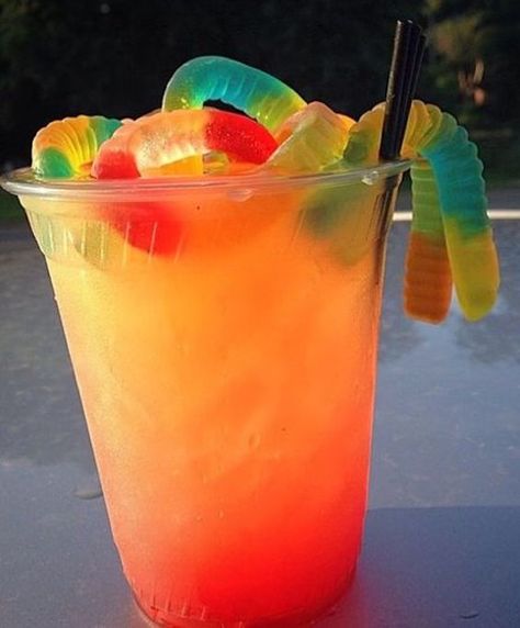 Specialty Alcoholic Drinks, Candy Drinks Recipes, Candy Alcohol Drinks, Jolly Rancher Drink, Gummy Worm, Halloween Drinks Alcohol, Drinks Summer, Candy Cocktails, Leftover Halloween Candy