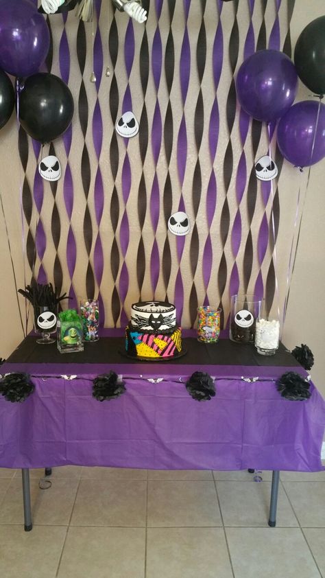 Jack skellington party, cake, and candy table Jack Skellington Party, Jack Skellington Birthday, Bolo Pikachu, Nightmare Before Christmas Babyshower, Nightmare Before Christmas Birthday, Nightmare Before Christmas Kids, Christmas Birthday Party Decorations, Nightmare Before Christmas Baby, Nightmare Before Christmas Party