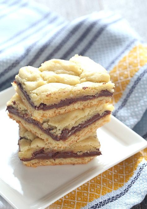 Chocolate Hazelnut Cake Mix Bars Cake Mix Bars Recipes, Hazelnut Desserts, Hazelnut Bars, Nutella Bars, Simple Bars, Nutella Bar, Cake Mix Bars, Cake Mix Muffins, Cake Mix Cookie Bars