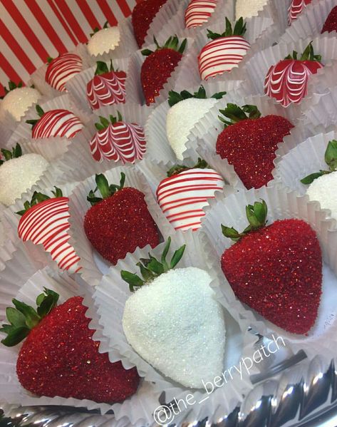 Glitter Strawberries, Valentine Strawberries, Strawberry Ideas, Chocolate Covered Strawberry Recipe, Chocolate Covered Strawberries Bouquet, Chocolate Covered Fruit, Fingerfood Party, Dipped Strawberries, Chocolate Covered Treats