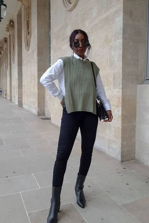 10 Ways to Wear Ankle Boots With Leggings | Who What Wear Boots With Trousers, Cool Fashion Outfits, French Minimalist Style, Ankle Boots With Leggings, Jumper And Jeans, Boots With Leggings, French Minimalist, Women Fall Fashion, How To Wear Ankle Boots