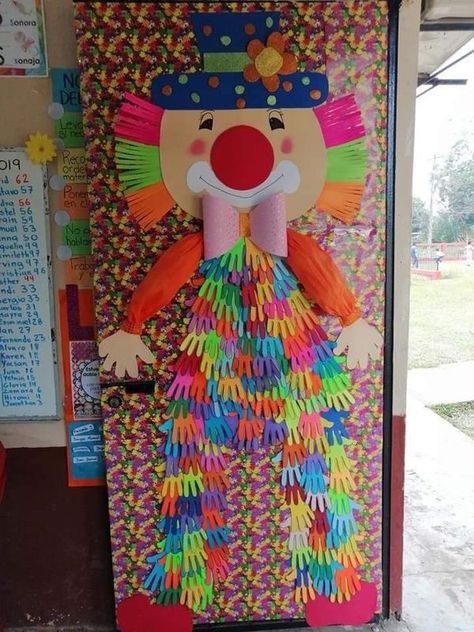 Preschool Decoration Ideas, Preschool Decoration, School Hallway Decorations, Classroom Christmas Crafts, School Wall Decoration, Door Decorations Classroom Christmas, Circus Crafts, Carnival Crafts, Classroom Decoration Ideas