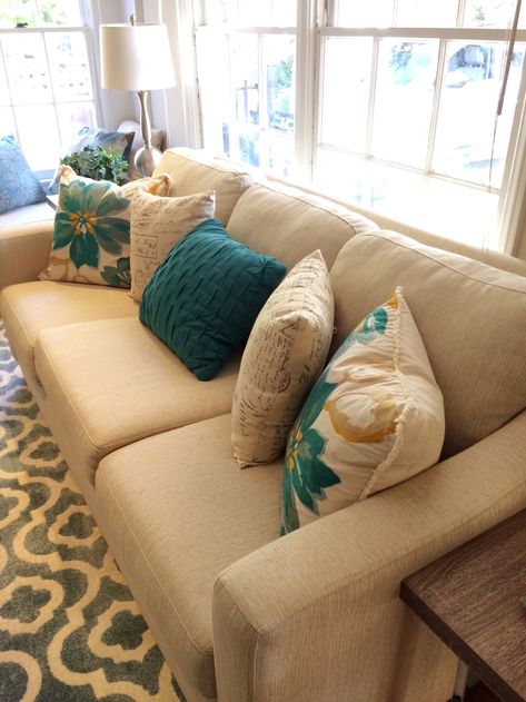 Decorating With Teal Living Rooms, Cushions On Sofa Color Schemes, Dark Teal Living Room, Beige Sofa Living Room, Teal Living Room Decor, Teal House, Stylish Living Room Furniture, Living Room Turquoise, Teal Interiors