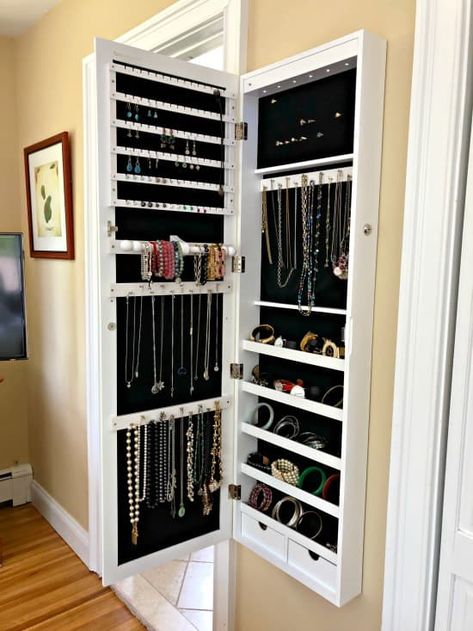 These fantastic storage ideas will help you to create storage in your bedroom, entryway and living room- helping you to tame the clutter and get organized! Because it seems like there is never enough room to store everything you own! #StorageIdeas #StorageSolutions #HiddenStorage #BedroomStorage #MudroomStorage #LivingRoomStorage Hidden Jewelry Storage, Jewelry Storage Diy, Jewelry Closet, Aesthetic Bed, Closet Aesthetic, Jewelry Organizer Wall, Closet Decor, Bedroom Closet Design, Dressing Room Design