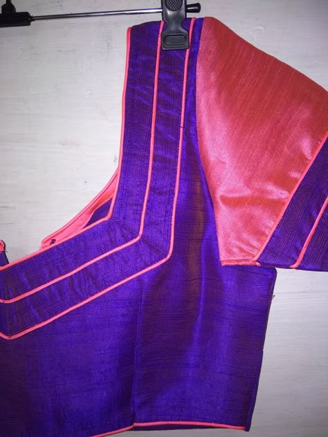 Simple Piping Blouse Designs, Piping Blouse Designs Latest, Piping Blouse Designs, Mirror Blouse Design, Simple Saree Blouse Designs, Piping Blouse, Simple Saree Blouse, Normal Blouse, Ikat Blouse Designs