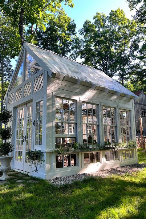 a she shed with a glass roof Rustic She Shed Interior Ideas, Shabby Chic Greenhouse, Cottagecore Bathroom Ideas, Rustic She Shed, Green House And Garden, Greenhouse She Shed, Art Studio Shed, Green House Diy, Cottagecore Bathroom