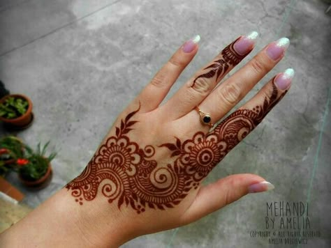 Mehendi Tattoo Designs, Henna Designs Wrist, Tato Henna, Finger Henna Designs, Simple Henna Tattoo, Pretty Henna, Mehndi Designs For Kids, Design Henna, Very Simple Mehndi Designs